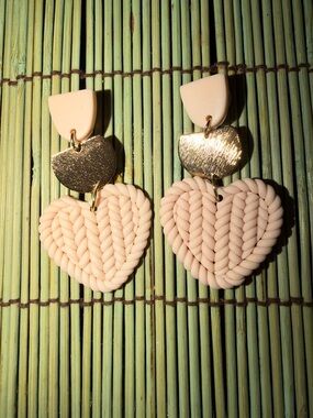 Elegant Cream/Pink Earrings .